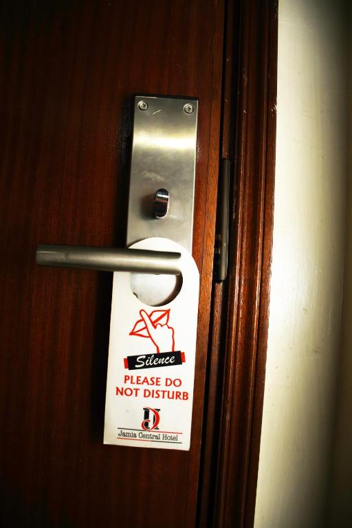 Certifikát, hodnocení, plakát nebo jiný dokument vystavený v ubytování Jamia Central Hotel