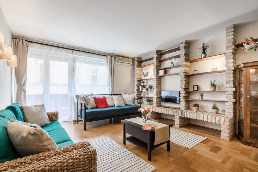 BpR Golden Corner Suite with balcony & A/C