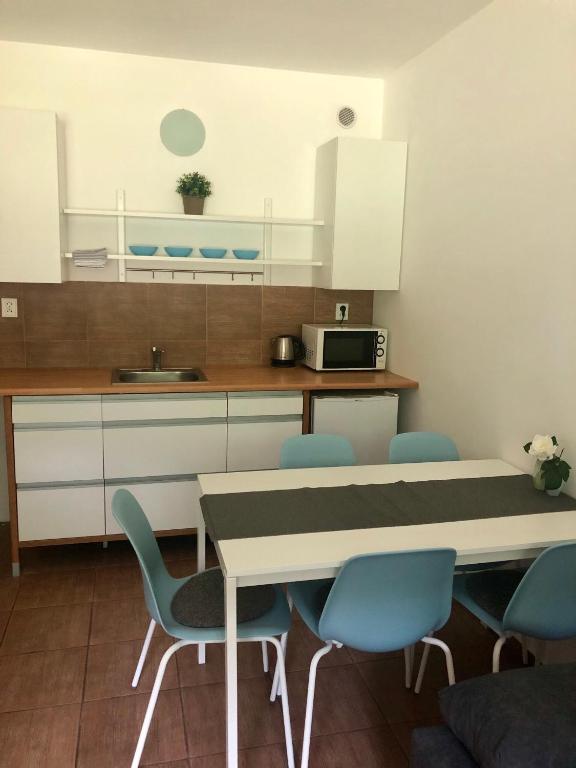 Kuchyň nebo kuchyňský kout v ubytování Cihlářka - horský apartmán