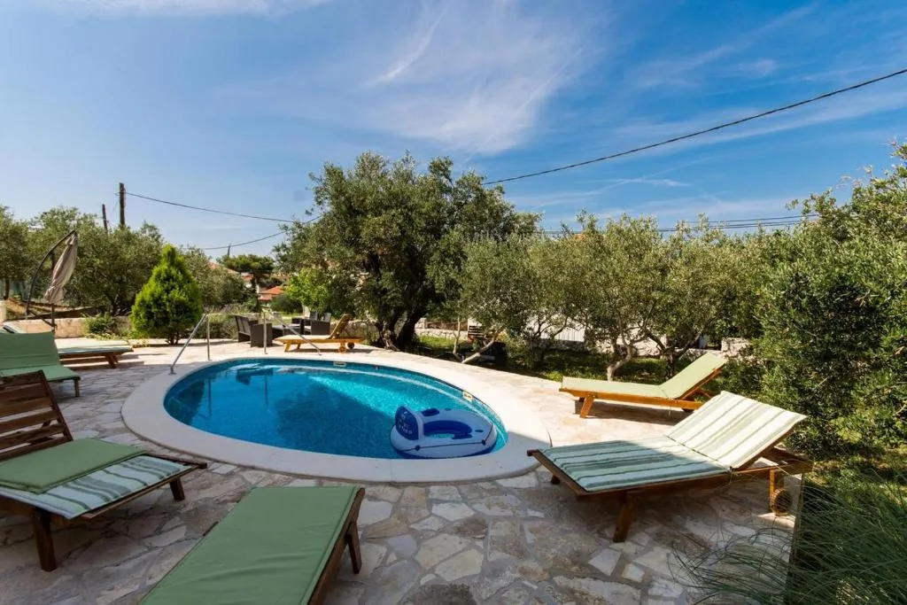 Family friendly apartments with a swimming pool Okrug Gornji, Ciovo - 16901, Trogir, Croaţia