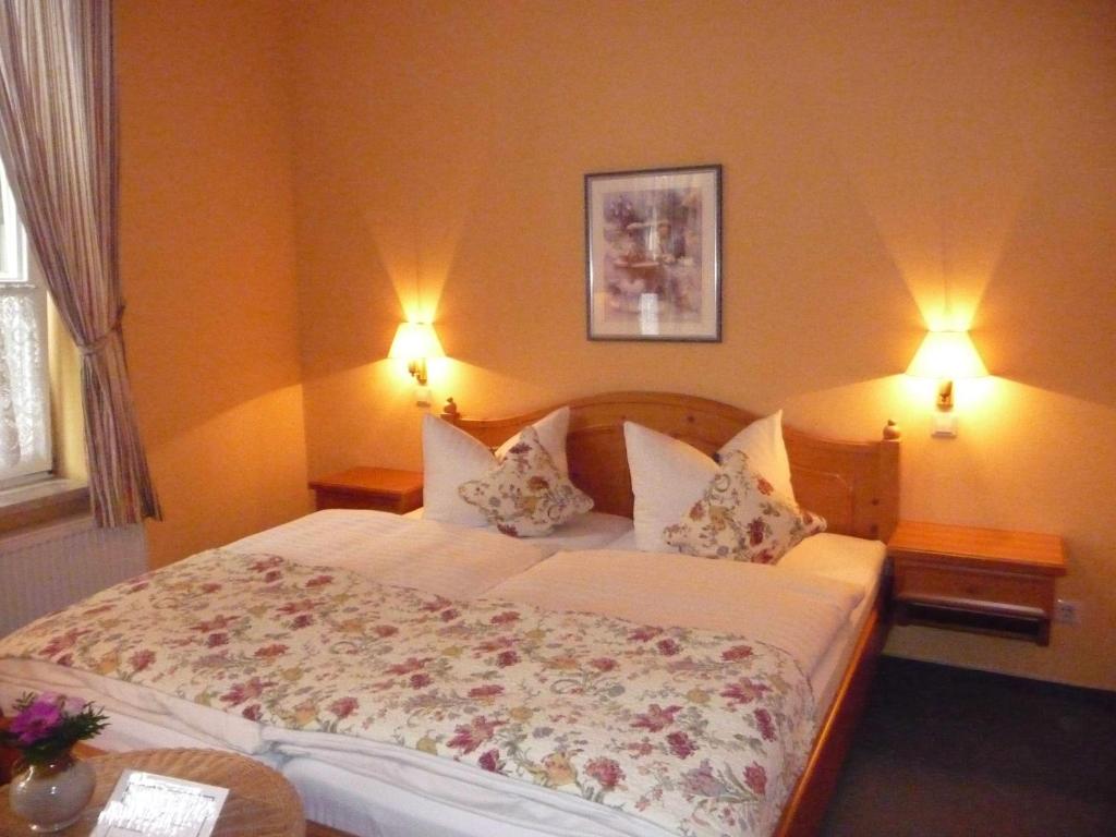 Postel nebo postele na pokoji v ubytování Hotel Am Grudenberg