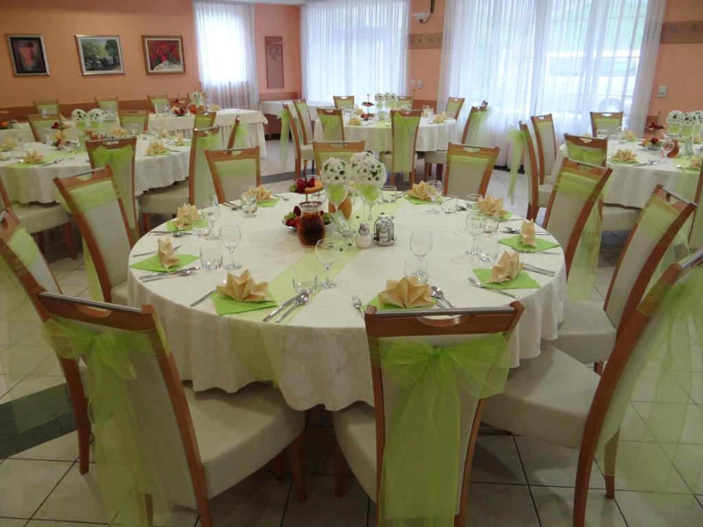 Restoran või mõni muu söögikoht majutusasutuses Rooms Hochkraut