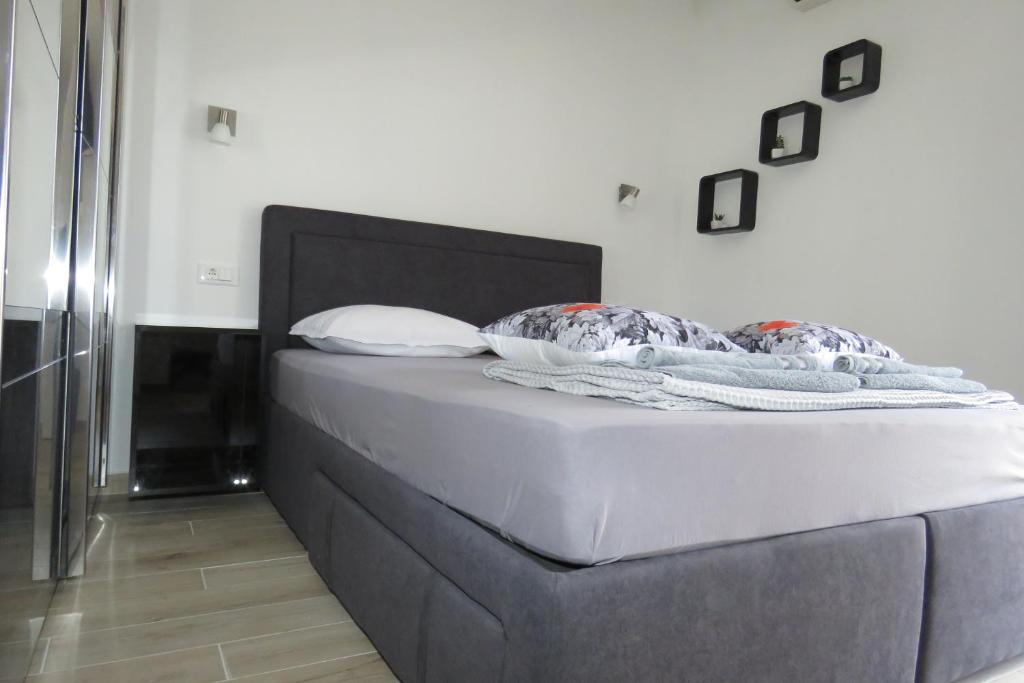 Postel nebo postele na pokoji v ubytování Lux Dalmatia I & R