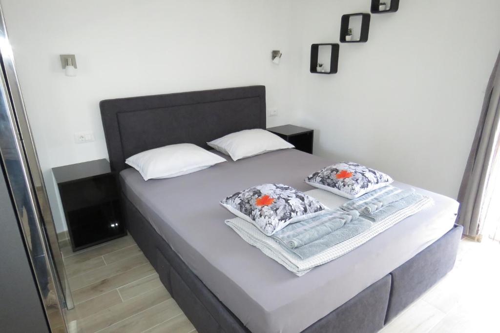 Postel nebo postele na pokoji v ubytování Lux Dalmatia I & R