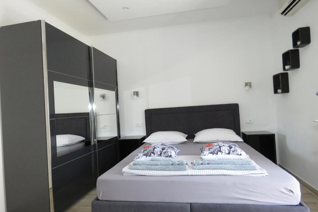Postel nebo postele na pokoji v ubytování Lux Dalmatia I & R