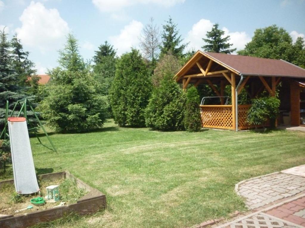 Fotografia z galérie ubytovania Barbara Apartmanház v destinácii Kehidakustány