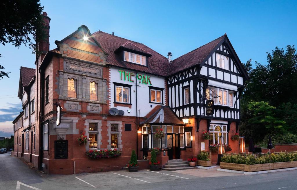 Hotels near Peckforton Castle - PicturesOfEngland.com