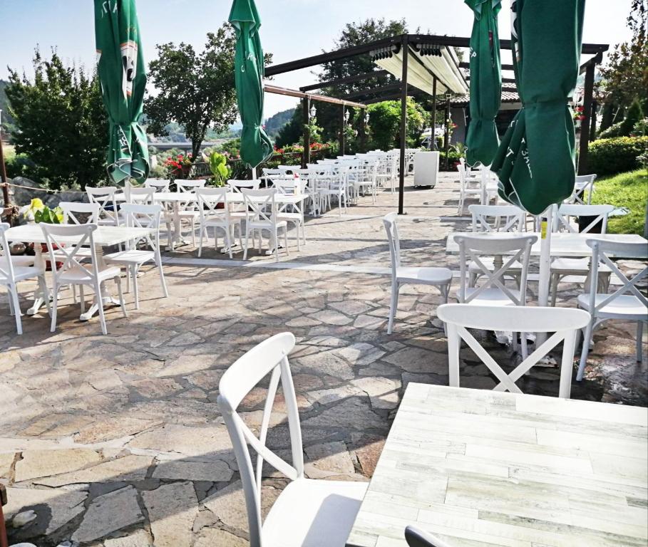 Restaurace v ubytování Makaza Complex