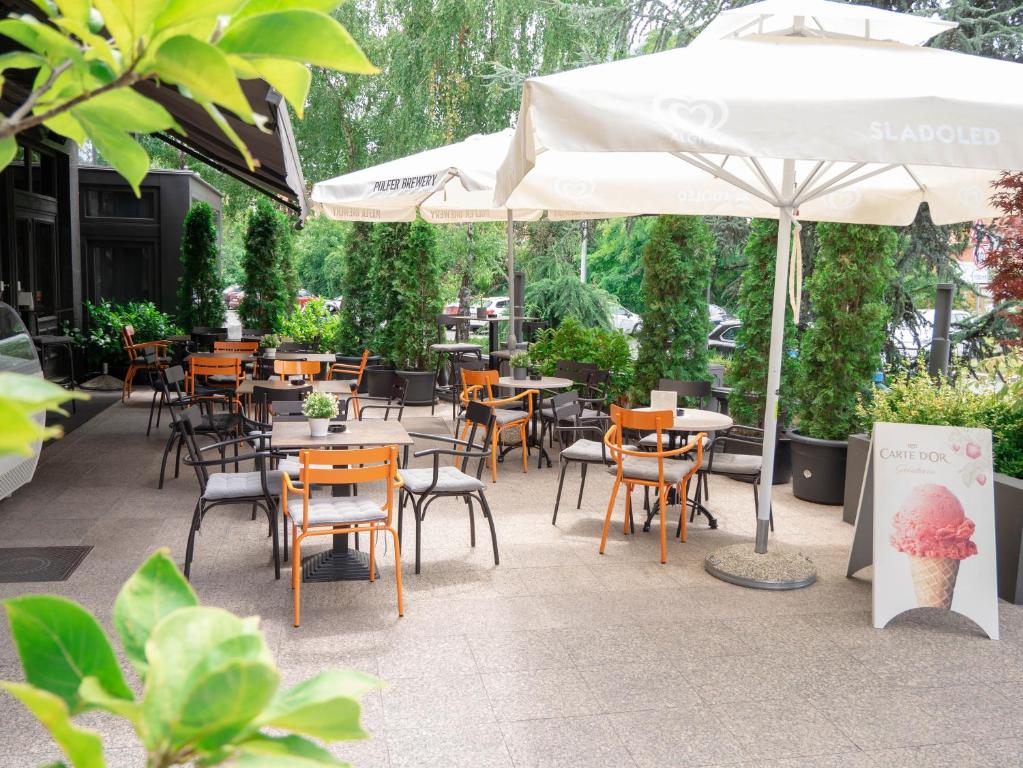 Vonkajšia záhrada v ubytovaní Hotel Vienna