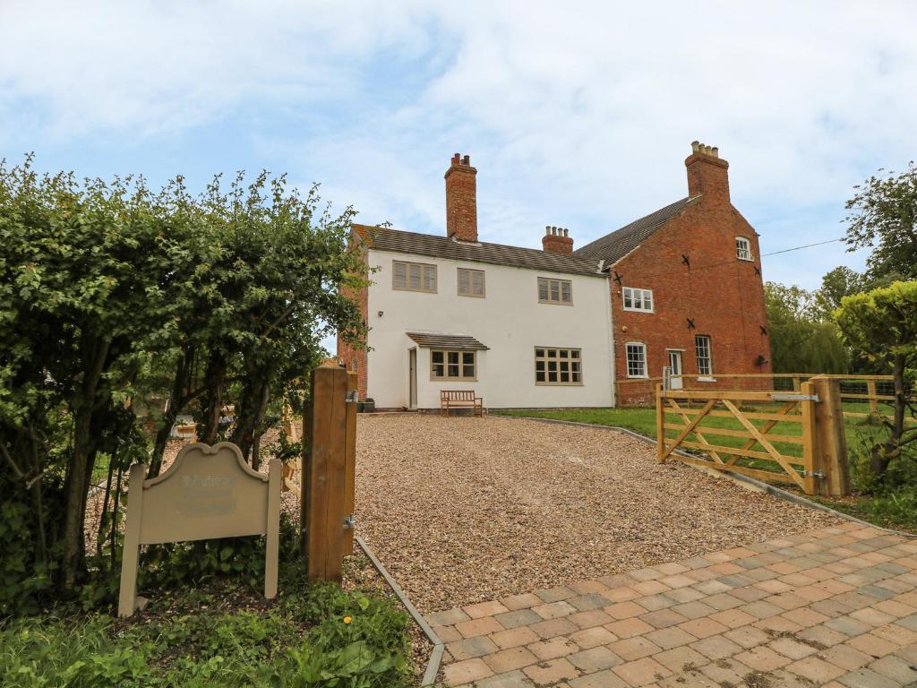 an external view of a house with a gate at Warren House Cottage in Market Rasen