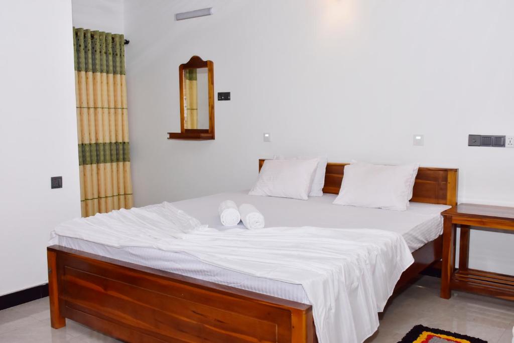 Postel nebo postele na pokoji v ubytování Ceylon Safari Cottage