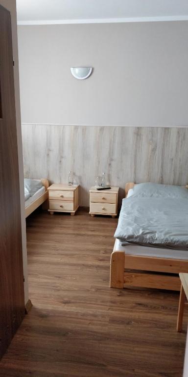 Postel nebo postele na pokoji v ubytování Zajazd Park