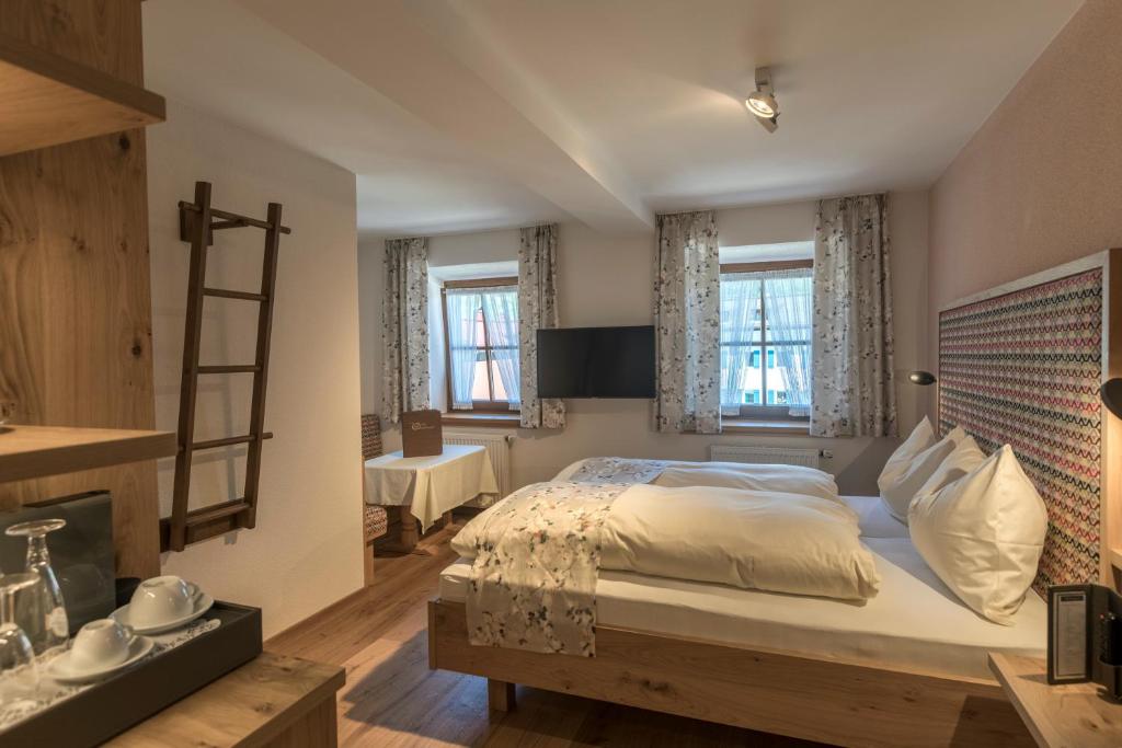 Postel nebo postele na pokoji v ubytování Hotel Oberschmied
