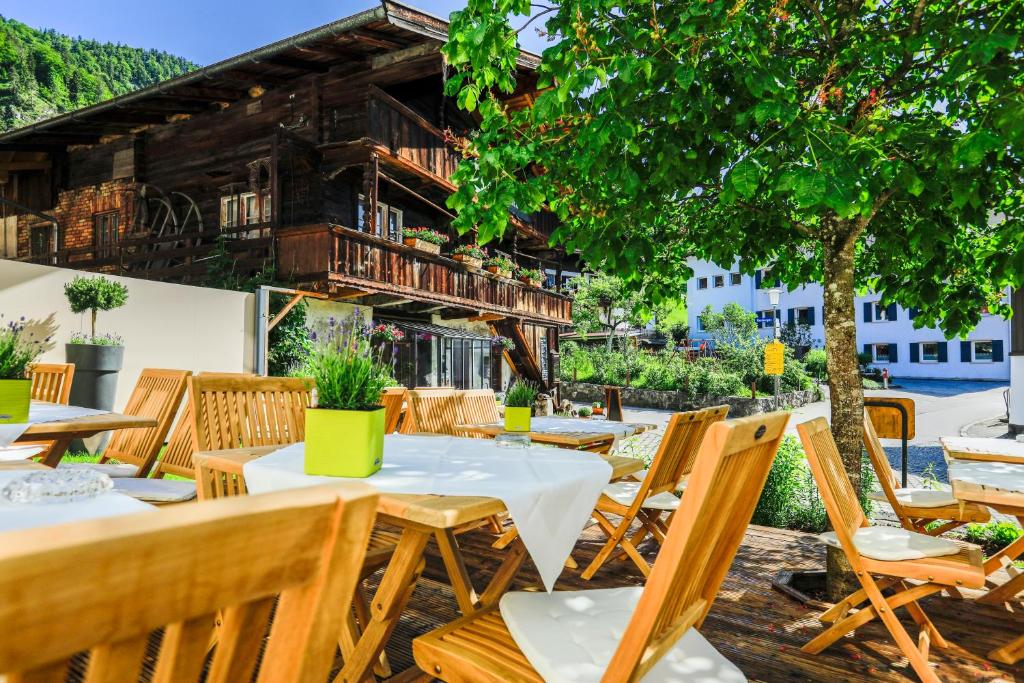 Nespecifikovaný výhled na hory nebo výhled na hory při pohledu z hotelu