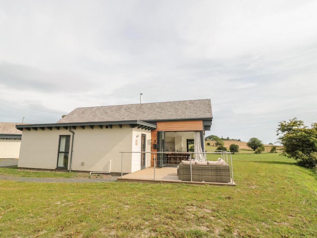 a small white house with a large yard at Cowslip in Bamburgh