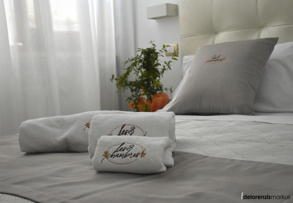 Postel nebo postele na pokoji v ubytování Les 3 Chambres