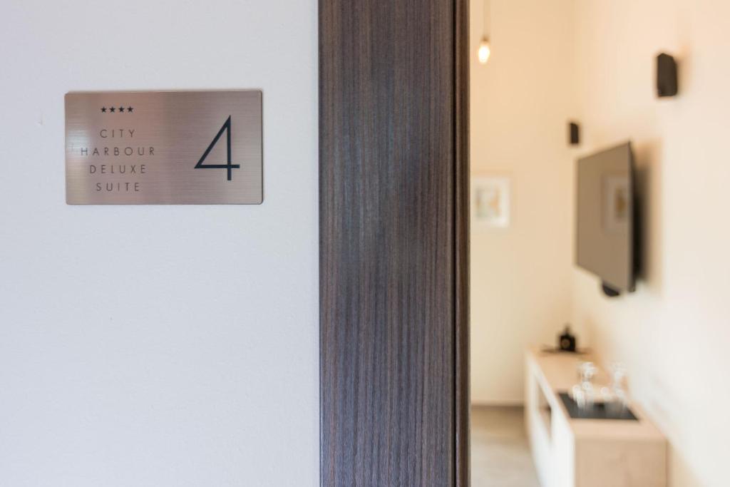 City harbour deluxe suites - 8