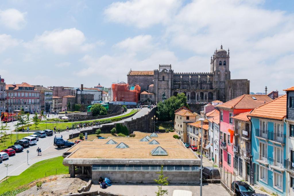 Nespecifikovaný výhled na destinaci Porto nebo výhled na město při pohledu z apartmánu