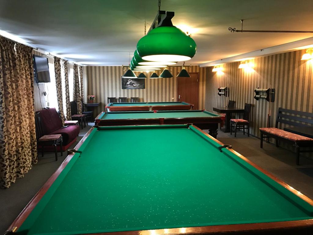 Biliár nebo kulečník v ubytování Mini gostinitsa HOSTEL
