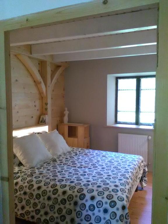 Postel nebo postele na pokoji v ubytování Chambre d'hôtes l'Aire du temps Savoyard