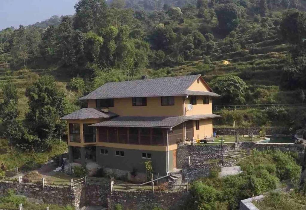 Imagem da galeria de The Lakeview House with Private Pool em Pokhara