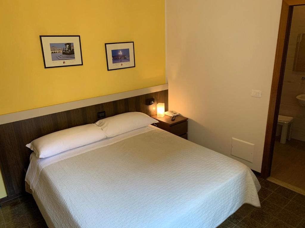 Postel nebo postele na pokoji v ubytování Hotel Centrale