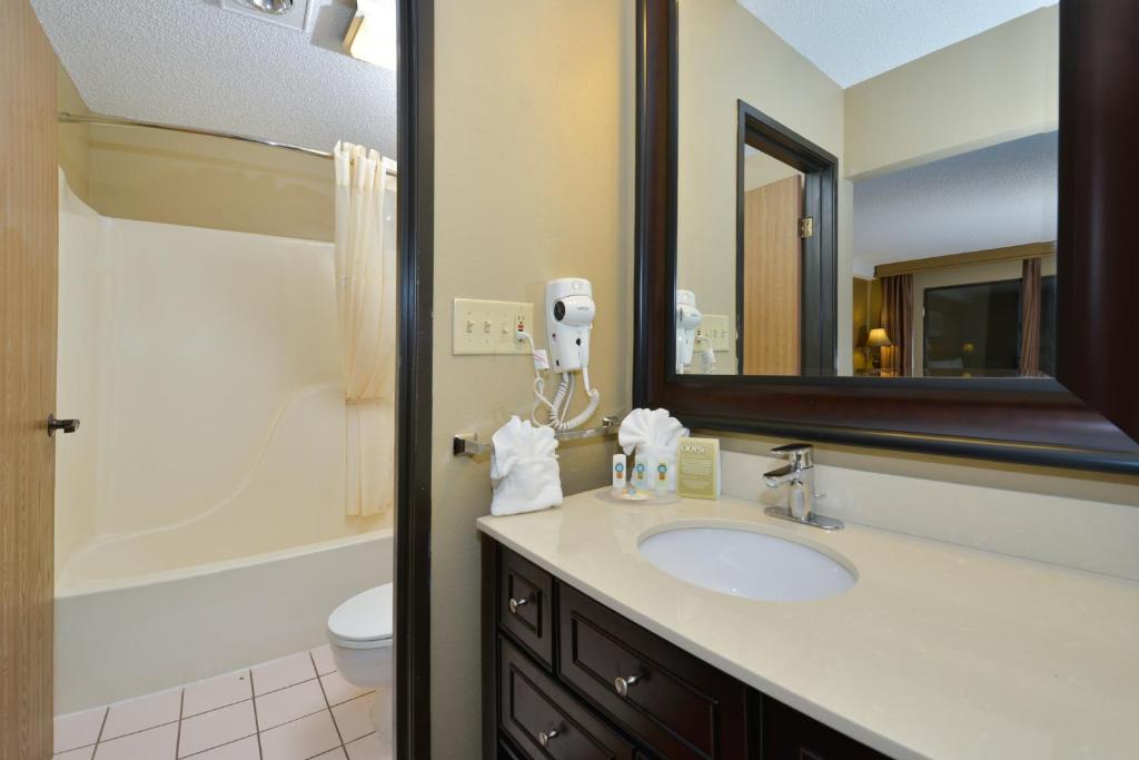 Quality Inn US65 & E Battlefield Rd Springfield photo