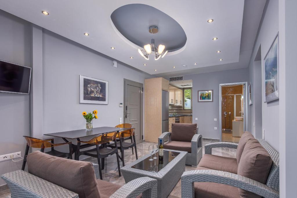 Posezení v ubytování Dionysos Hotel & Suites