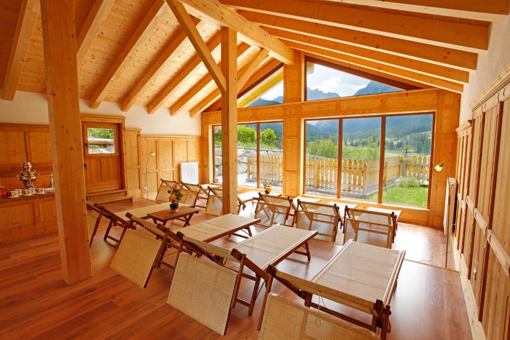 Nespecifikovaný výhled na hory nebo výhled na hory při pohledu z hotelu