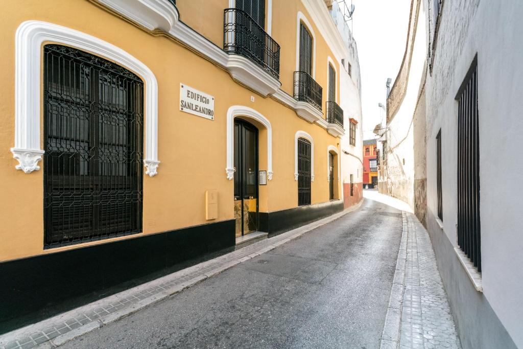 Apartamento Caballerizas Centro, Seville, Spain - Booking.com
