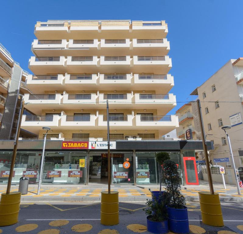 Sant Jordi Zeus Corner