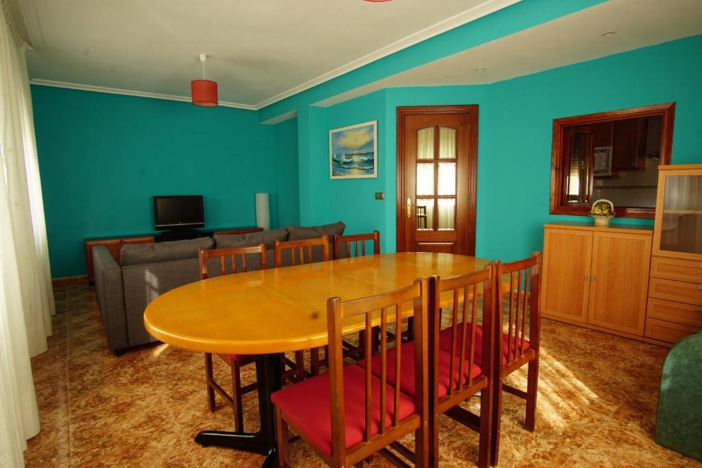 a dining room with a table and a couch at LA CASA DEL MONTE in Granja Llumes