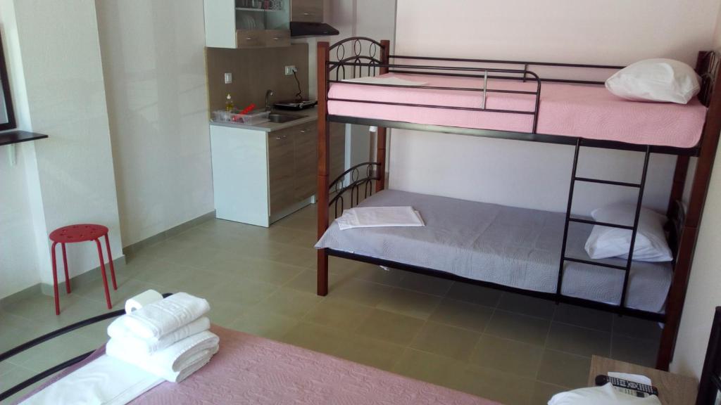 Postel nebo postele na pokoji v ubytování Persefoni Rooms Apartments & Mezonetes