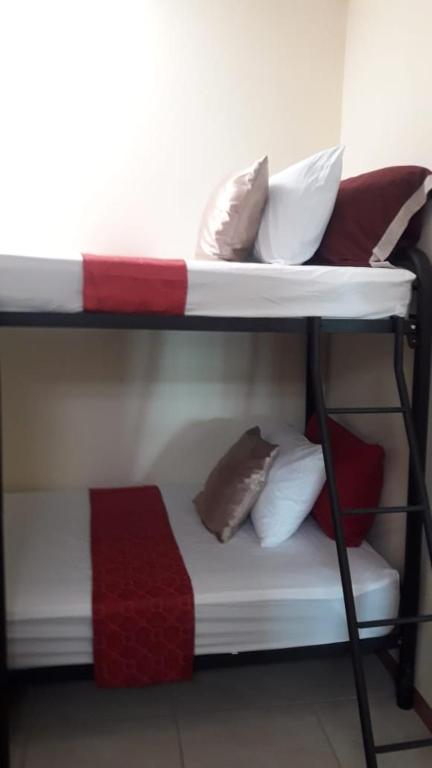 Postel nebo postele na pokoji v ubytování Flor de Katty Hostel Airport