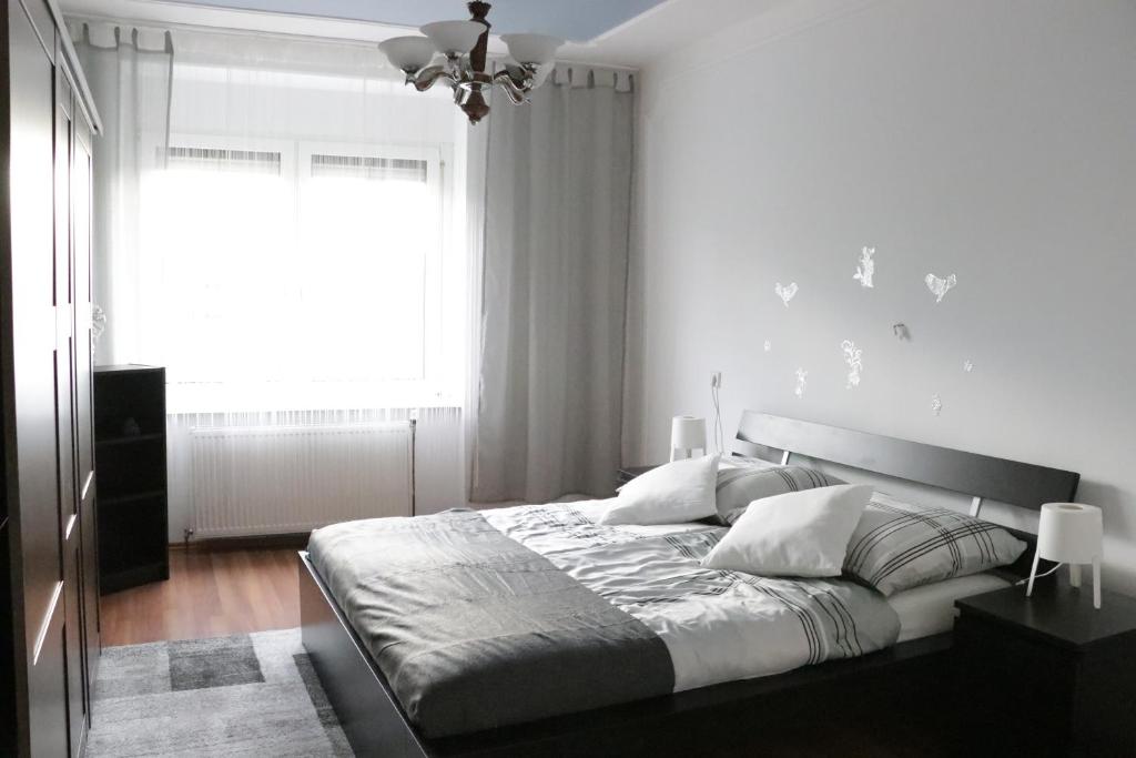 Postel nebo postele na pokoji v ubytování The Lakehouse Villa Neusiedl am See Wienerstraße 8