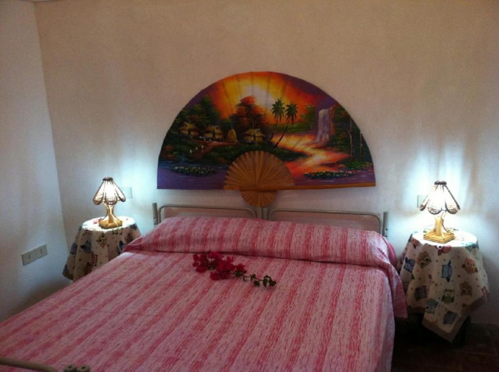 Postel nebo postele na pokoji v ubytování Dammuso dei nonni Tortorici Scauri