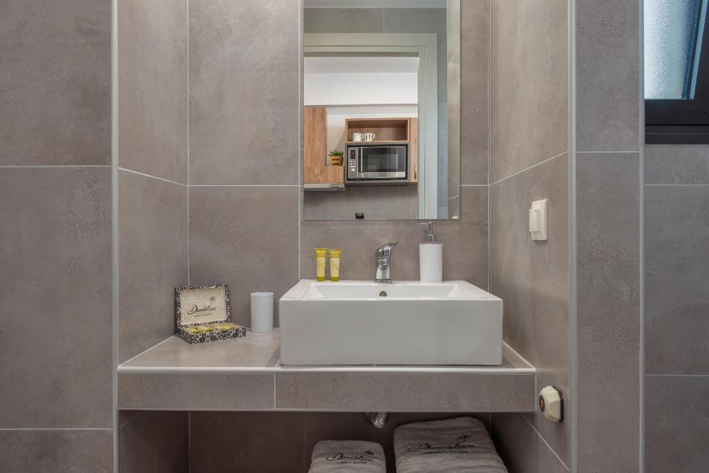 Dandelion Suites - 12