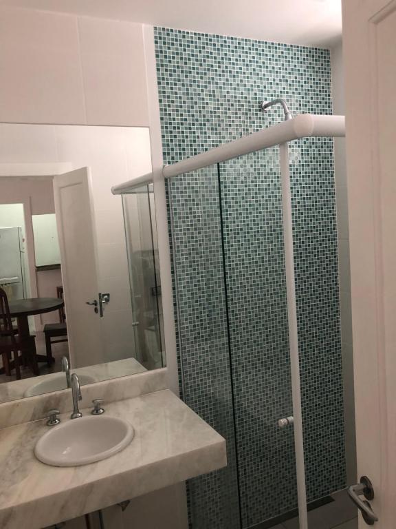  Leblon Excelente dois Quartos na quadra da Praia