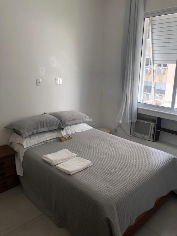  Leblon Excelente dois Quartos na quadra da Praia