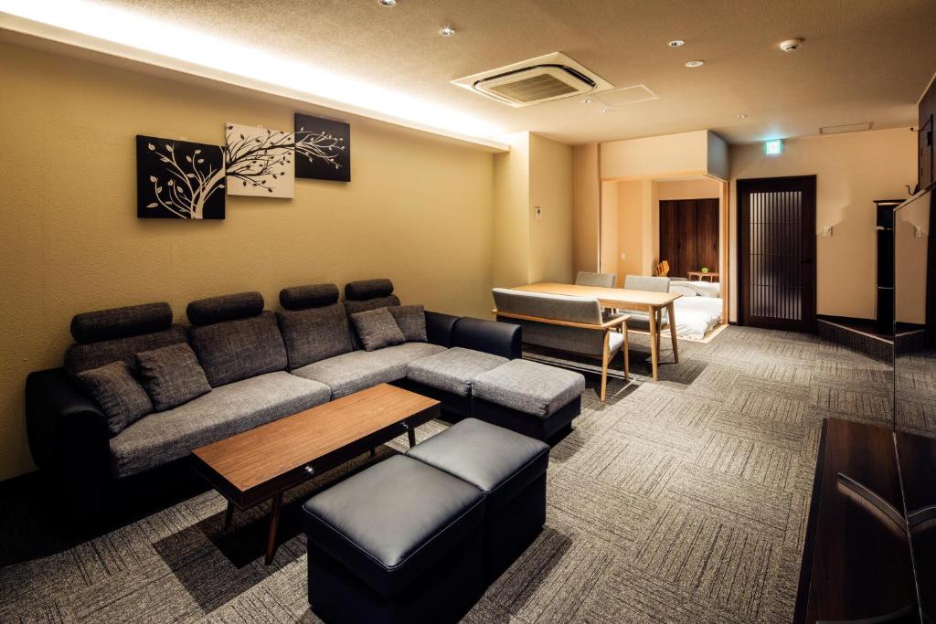 Posezení v ubytování Randor Residence Hiroshima Suites