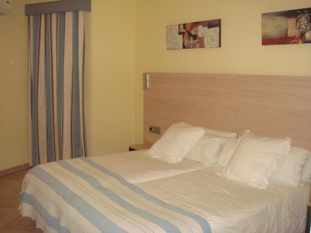 Postel nebo postele na pokoji v ubytování Hotel Oasis Familiar