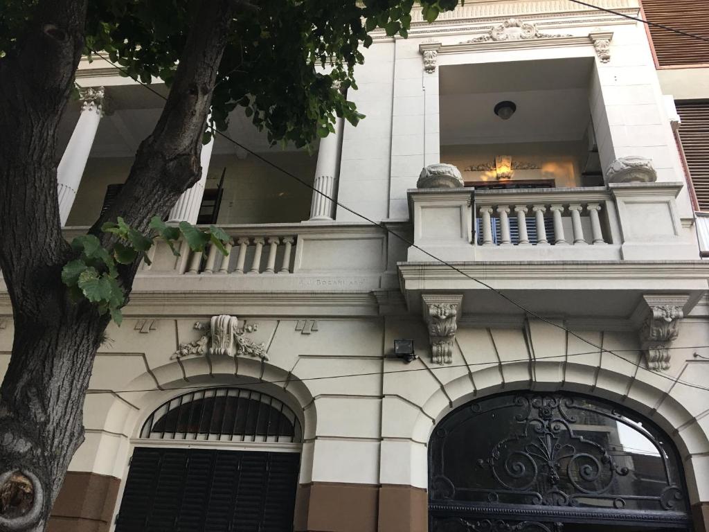 a building with a balcony on top of it at TSEliot Bed&Breakfast in Banfield