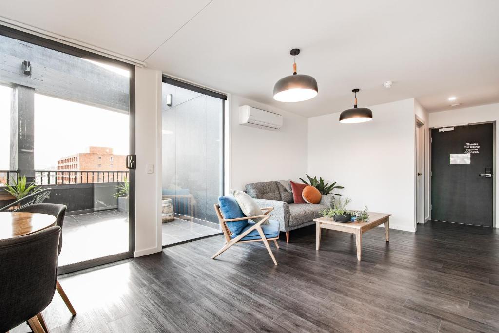 Change Overnight - Resim 43