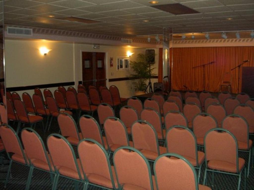 Konferenční prostory v ubytování Carl's Unique Inn & Conference Facilities
