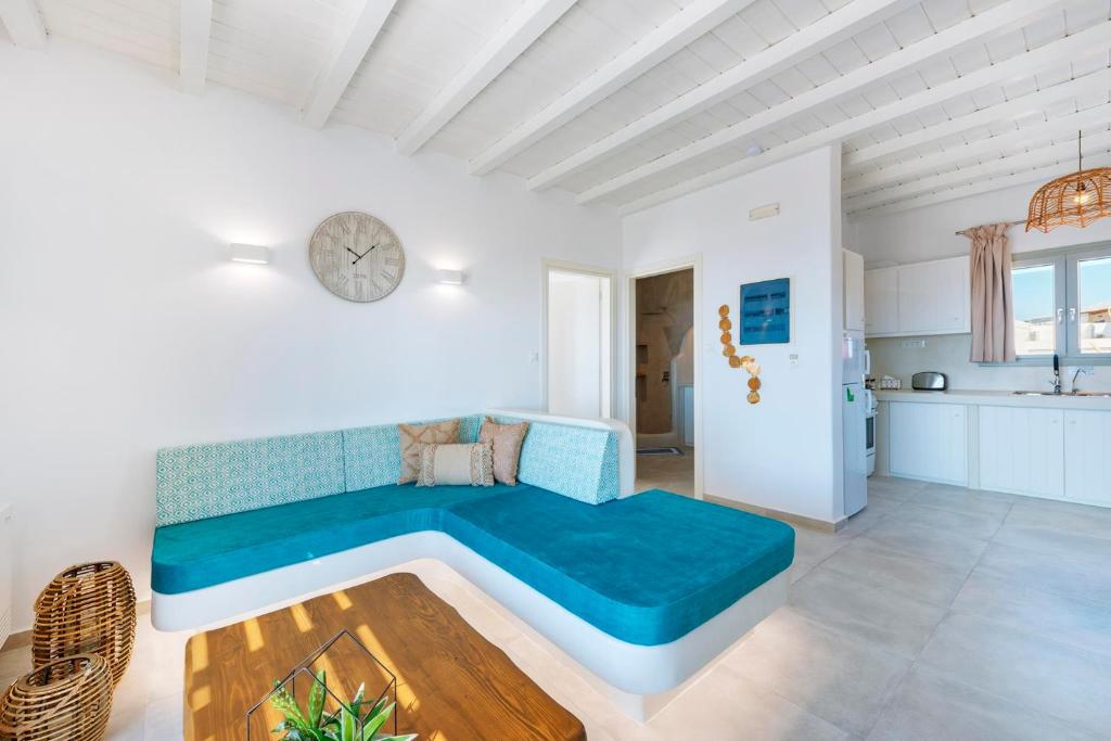 Кухня или мини-кухня в Aelion Villa
