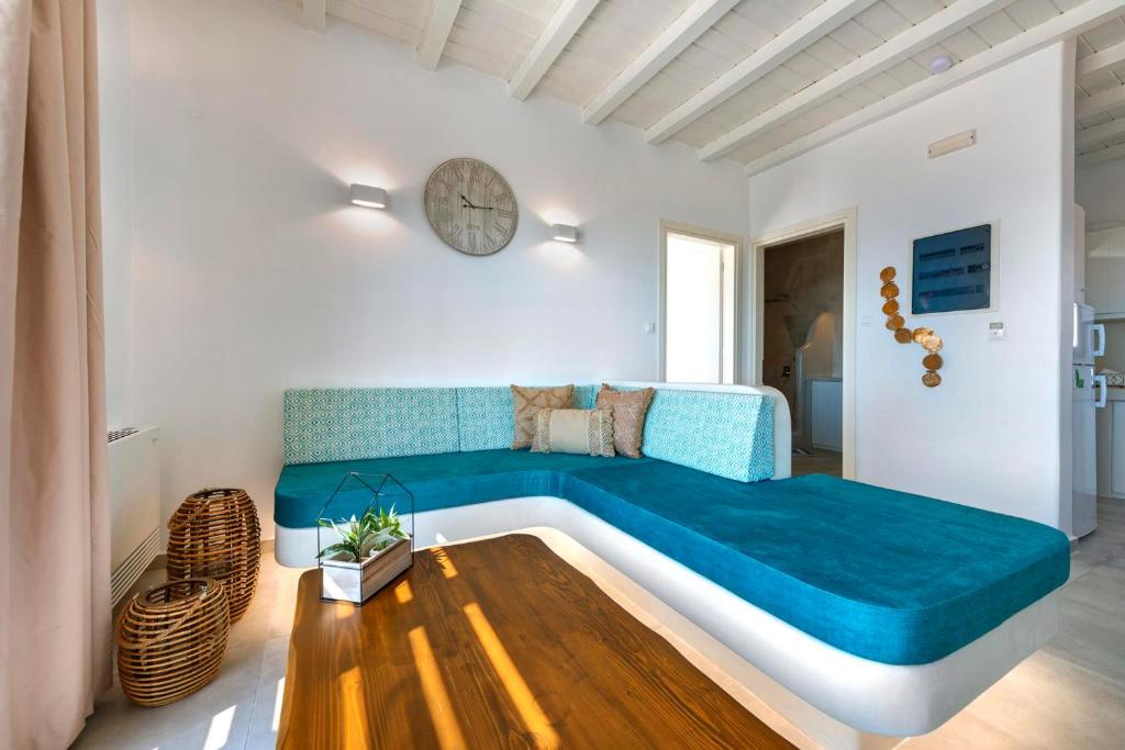 Телевизор и/или развлекательный центр в Aelion Villa