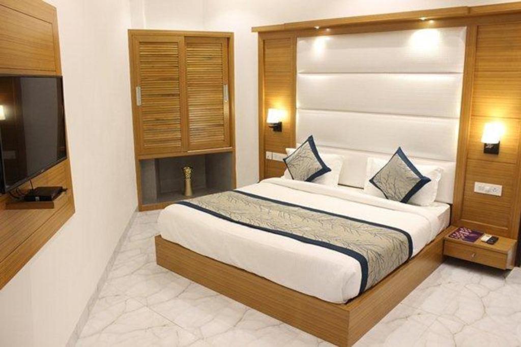 Postel nebo postele na pokoji v ubytování Hotel Star By Star Group- Near Delhi Airport