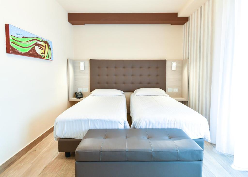 Postel nebo postele na pokoji v ubytování Bhotel