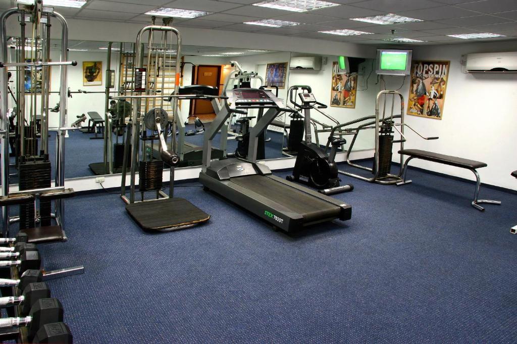 Fitness centrum a/nebo fitness zařízení v ubytování Golan Hotel