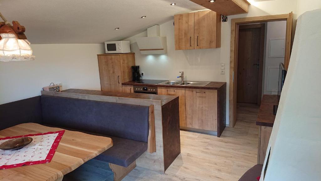 Kuchyňa alebo kuchynka v ubytovaní Haus Joelblick und Haus Oberadelsber